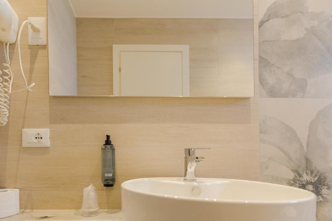 Hotel Altamarea Misano Adriatico Extérieur photo