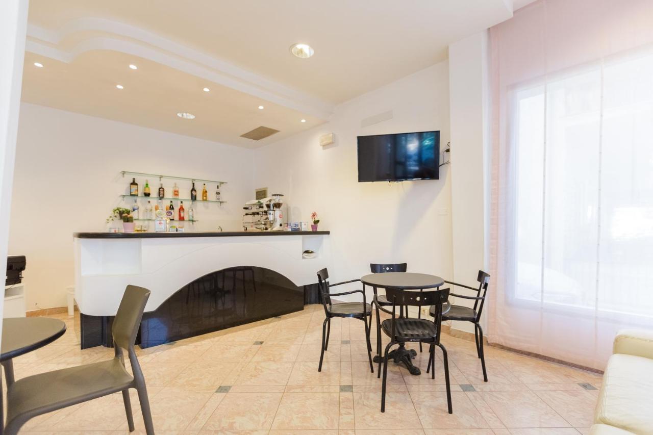 Hotel Altamarea Misano Adriatico Extérieur photo