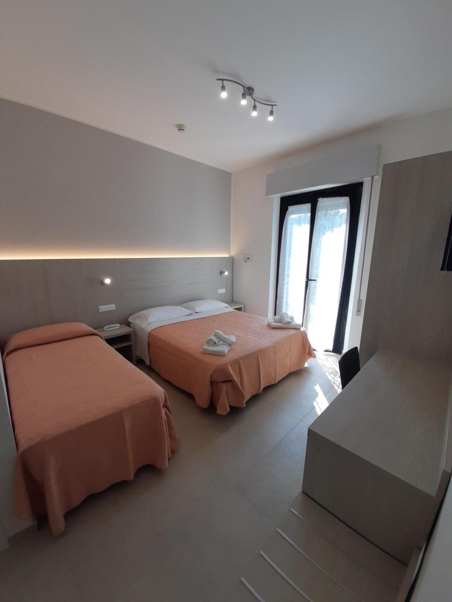 Hotel Altamarea Misano Adriatico Extérieur photo