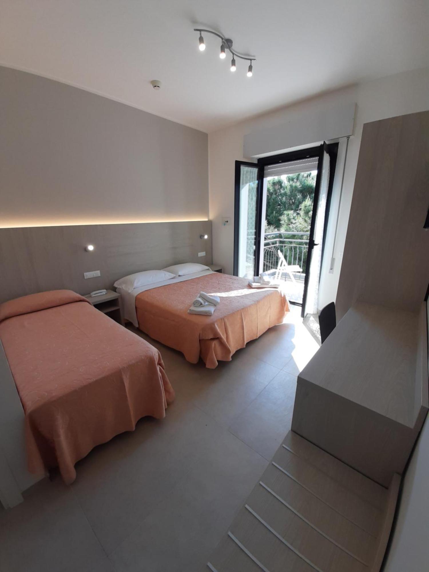 Hotel Altamarea Misano Adriatico Extérieur photo
