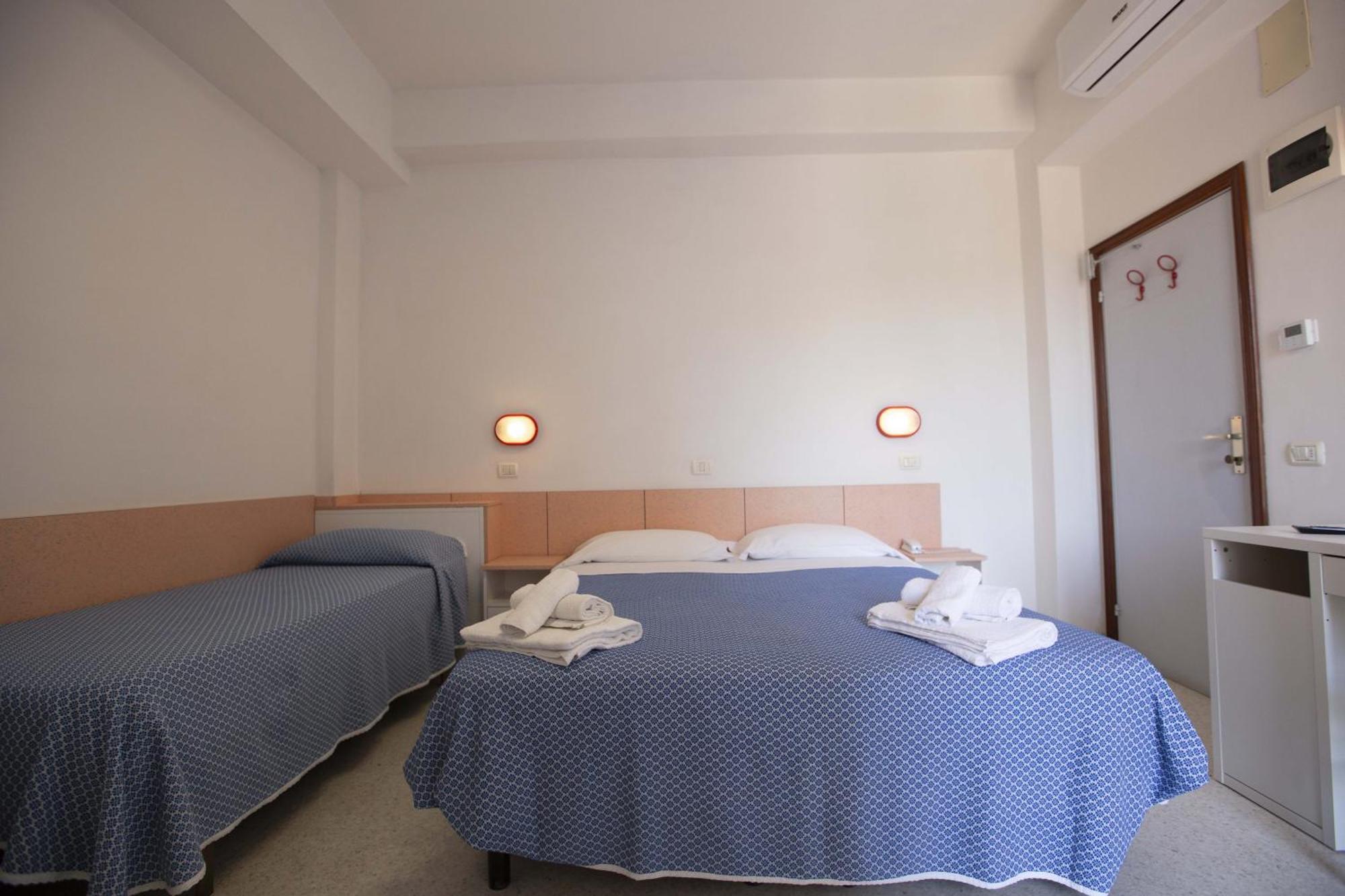 Hotel Altamarea Misano Adriatico Extérieur photo